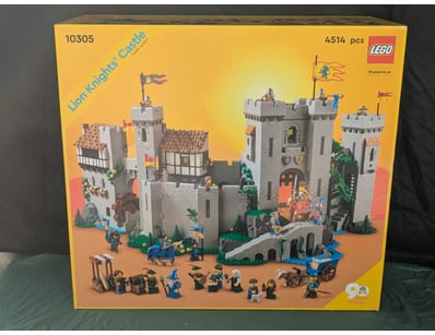 **UNRESERVED** LIFETIME COLLECTION OF LEGO PART... - Lot 101