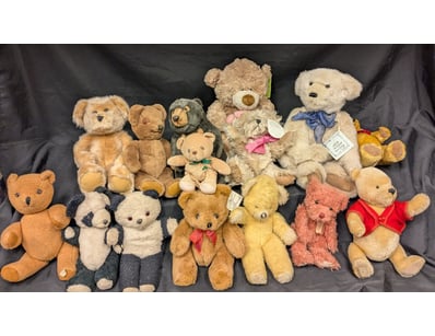 The Curio Collection (A995) - Lot 1171