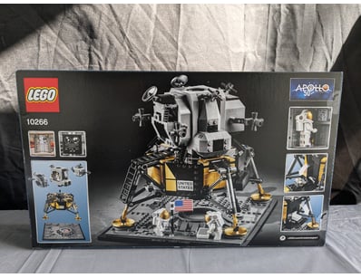 **UNRESERVED** LIFETIME COLLECTION OF LEGO PART... - Lot 121