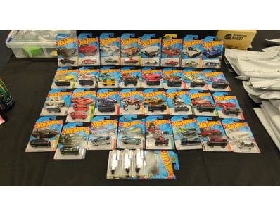36X ASSORTED HOT WHEELS CARS INCLUDING CYBER SPEED...