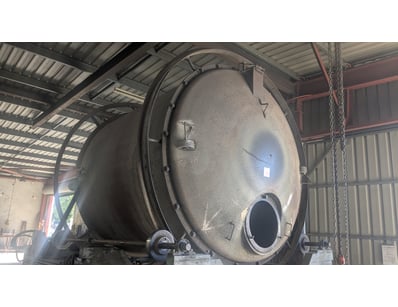 Mostly UNRESERVED POLY TANKs Manufacturer CLOSU... - Lot 257