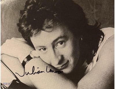 JULIAN LENNON SIGNED PHOTO

Julian Lennon Personal...