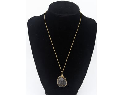 GOLD PLATED ROCK PENDANT NECKLACE


583010+156...