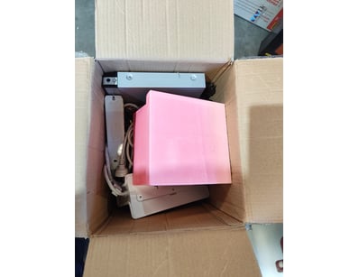 Assorted lot of electrical items, including distri...