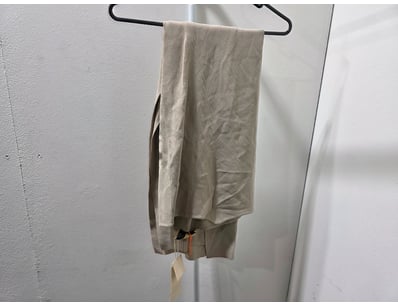 $1.2 Million Designer Fashion Retailer Liquidat... - Lot 262