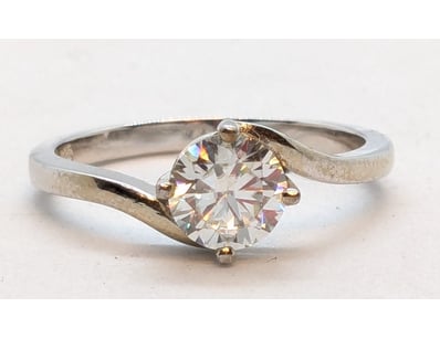 ROUND BRILLIANT CUT SILVER DIAMOND RING

Markings:...