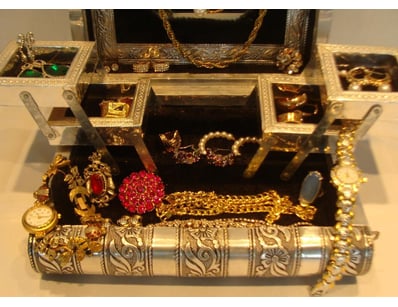 JEWELLERY BOX WITH JEWELLERY COLLECTION




Condit...