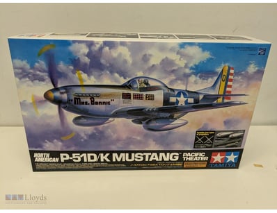 TAMIYA NORTH AMERICAN P-51D/K MUSTANG PACIFIC THEA...