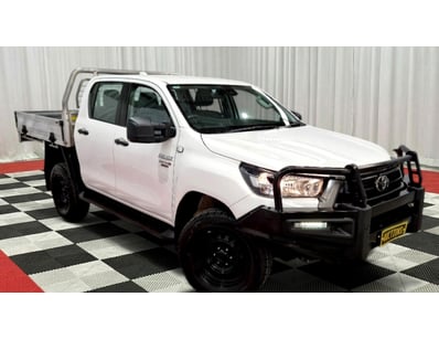 <b>2022 Toyota HiLux SR 4x4 - White - 90,721km - 2...