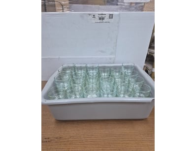 Lot of tealight candle glass cups. 6x7.5x7.5cm.

S...