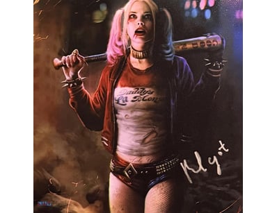 HARLEY QUINN'S' MARGOT ROBBIE SIGNED PHOTO

 Margo...