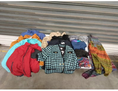 Entire Vintage Clothing Store Liquidation (ON11... - Lot 421