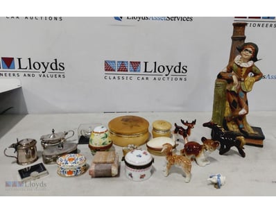 ASSORTED LOT INCLUDING, LIDDED VESSELS, ANIMAL FIG...