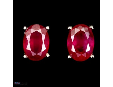 NATURAL BLOOD RED RUBY STUD EARRINGS.     

Natura...