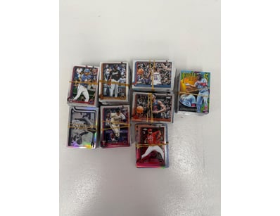371 Mixed baseball and basketball trading cards.
...