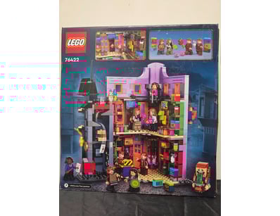 **UNRESERVED** LIFETIME COLLECTION OF LEGO PAR... - Lot 1006