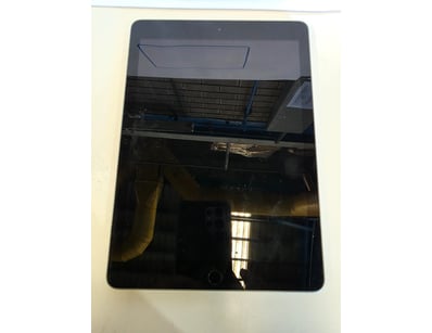 UNRESERVED Airport - Lost Property (A980) - Lot 370