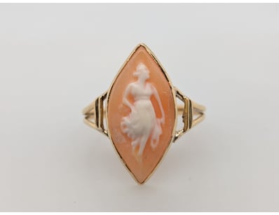 9CT YELLOW GOLD CAMEO RING


583010+95


