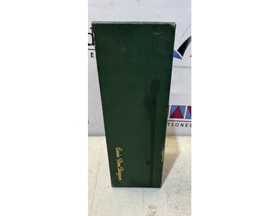 Vintage Moët & Chandon Dom Pérignon Champagne pres...