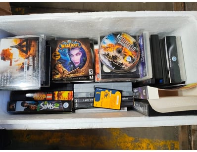 VINTAGE PC GAMING COLLECTION - EARLY 2000S GAMES A...