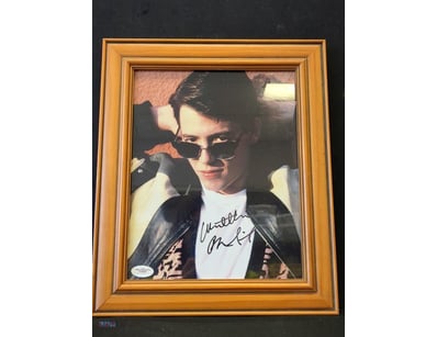 AUTOGRAPHED PHOTOGRAPH OF MATHEW BRODERICK.

Item ...