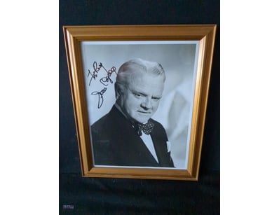AUTOGRAPHED PHOTOGRAPH OF AMERICAN ACTOR JAMES CAG...