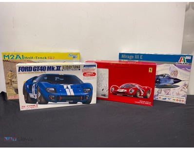 VINTAGE SCALE MODEL KIT COLLECTION - CLASSIC RACIN...