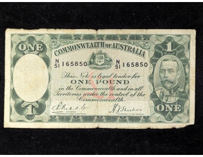 COMMONWEALTH OF AUSTRALIA ONE POUND BANKNOTE SIGNE...