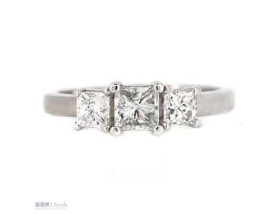 14K WHITE GOLD AND DIAMOND, TRILOGY RING.      

T...