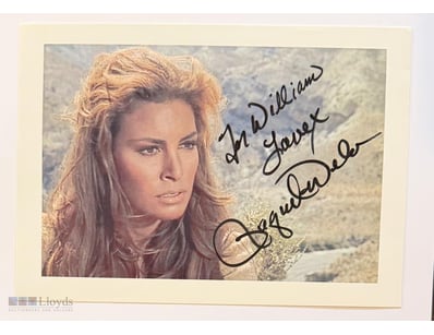 RAQUEL WELCH SIGNED MOVIE PHOTO 

Raquel Welch Per...
