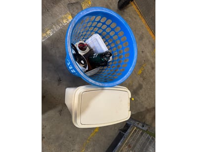 Assorted homewares including washing basket, bin, ...
