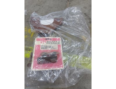 <p><strong>Exhaust Hanger Brackets with Retainers<...