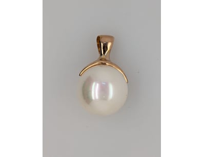 GOLD PLATED FAUX PEARL PENDANT


583010+264

...