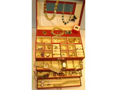 Affordable Jewellery Market (A987) - Lot 625