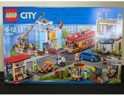 **UNRESERVED** LIFETIME COLLECTION OF LEGO PART... - Lot 665