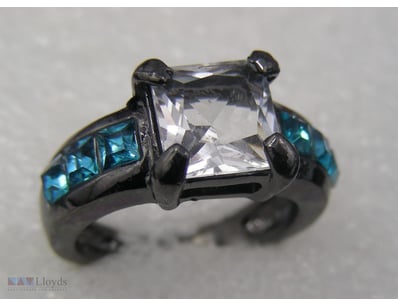 RING SIZE 6        

Condition: Good - Refer Image...
