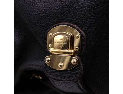 Luxury Designer Essentials (A969) - Lot 6013