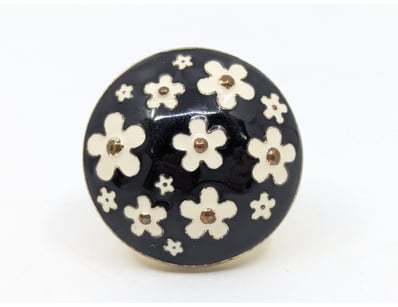 MARC JACOBS 'DAISY' RING

Ring Features Secret C...