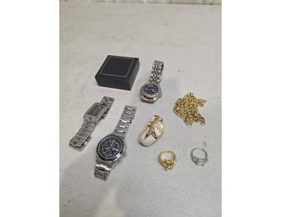 The Curio Collection (A990) - Lot 1044