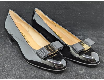 SALVATORE FERRAGAMO BLACK PATENT LEATHER BOW LOAFE...