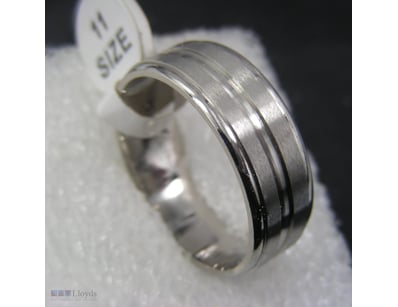 STAINLESS STEEL RING SIZE 11        

Condition: G...