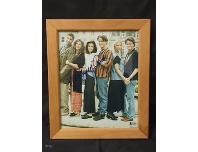A FRAMED PHOTOGRAPH OF THE 'FRIENDS' CAST. AUTOGRA...
