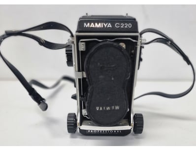 MAMIYA C220 PROFESSIONAL TWIN LENS REFLEX CAMERA W...