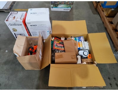 Bulk lot comprising mixed household and hardware i...