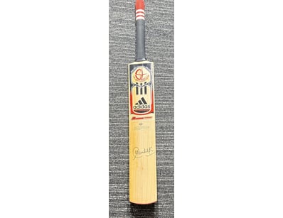 SIGNED SACHIN TENDULKAR CRICKET BAT SIGNATURE IN B...