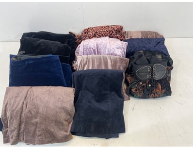 Entire Vintage Clothing Store Liquidation (ON11821) - Lot 12