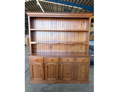 Substantial pine dresser with hutch featuring thre...