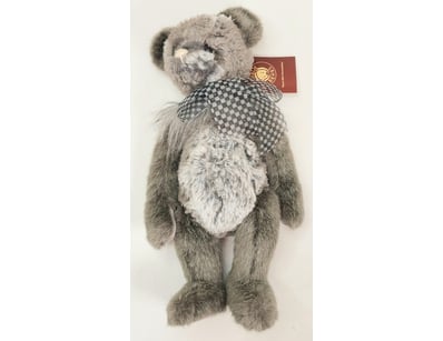 The Curio Collection (A979) - Lot 8230