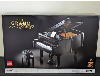 **UNRESERVED** COOKIE'S LIFETIME COLLECTION OF ... - Lot 662