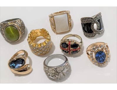 Thrift Shop (A976) - Lot 1046